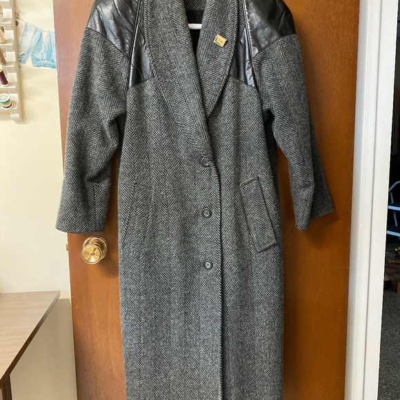 Winter coat - Picture 1 of 5